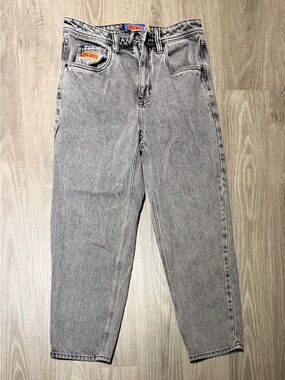 Gray Washed Relaxed Men’s Jeans with Subtle Fading